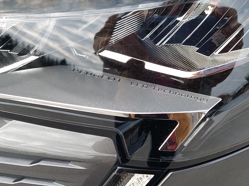 Peugeot 3008 New Line Up GT 1.6 Plug-in HYBRID 4x4 e-EAT8, снимка 14 - Автомобили и джипове - 52875986