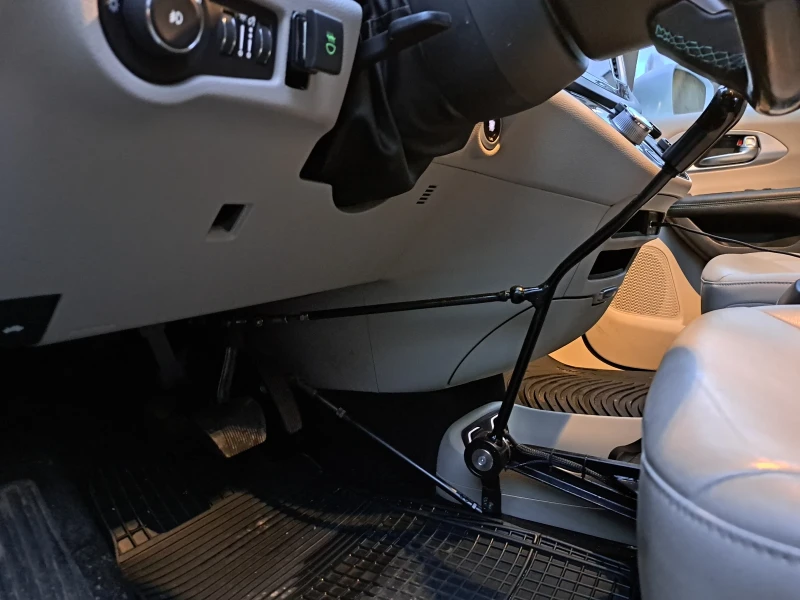 Chrysler Pacifica 3.6i plug-in hybrid, снимка 12 - Автомобили и джипове - 53209410