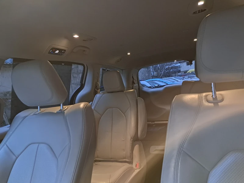 Chrysler Pacifica 3.6i plug-in hybrid, снимка 11 - Автомобили и джипове - 53209410