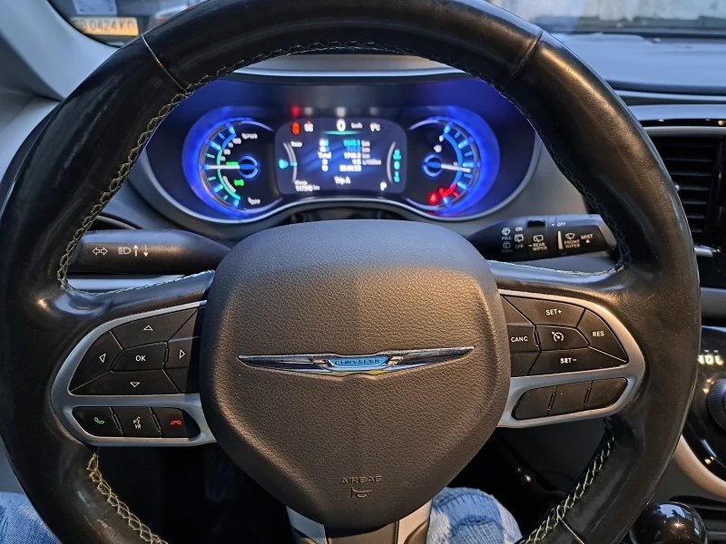 Chrysler Pacifica 3.6i plug-in hybrid, снимка 5 - Автомобили и джипове - 53209410