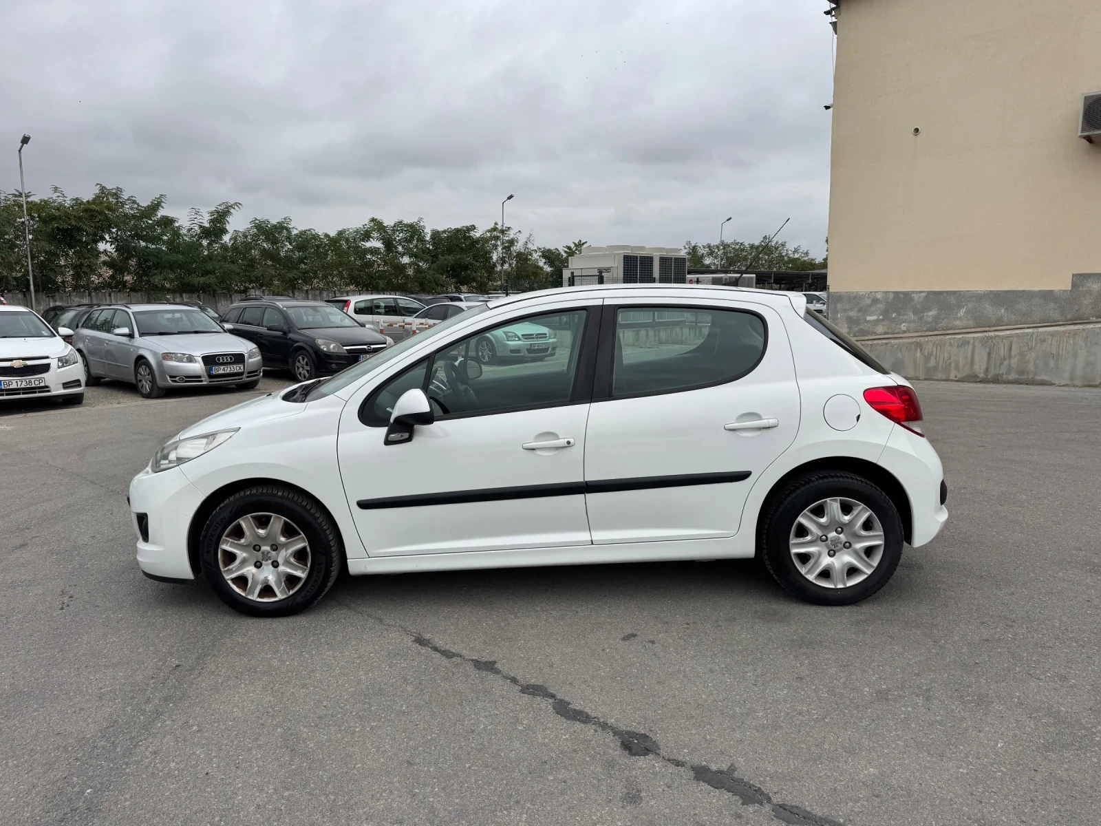 Peugeot 207 1.4i GAZ - KLIMATIK - изображение 8