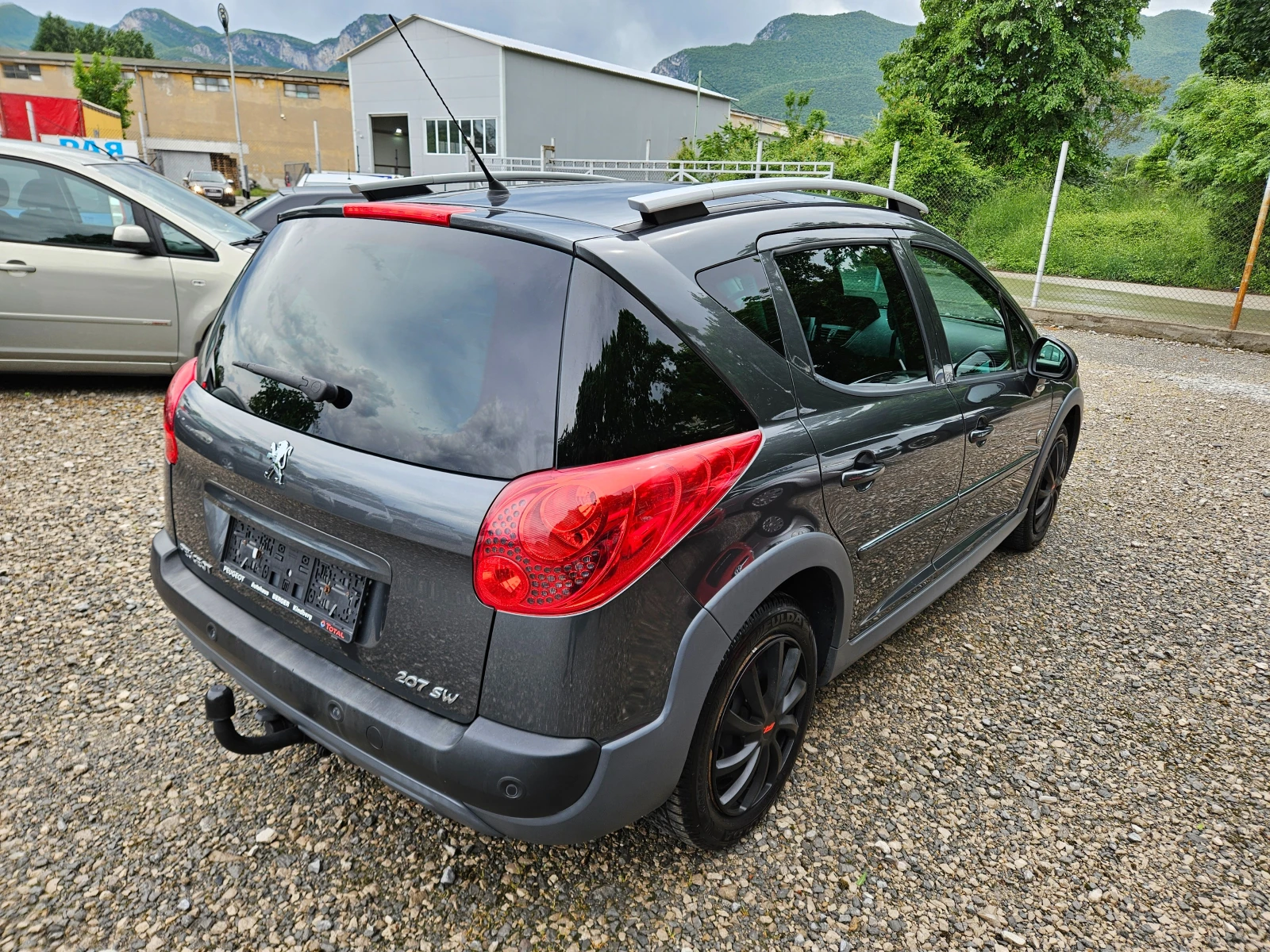 Peugeot 207 1.6HDI 95кс. Facelift, снимка 3 - Автомобили и джипове - 54525737