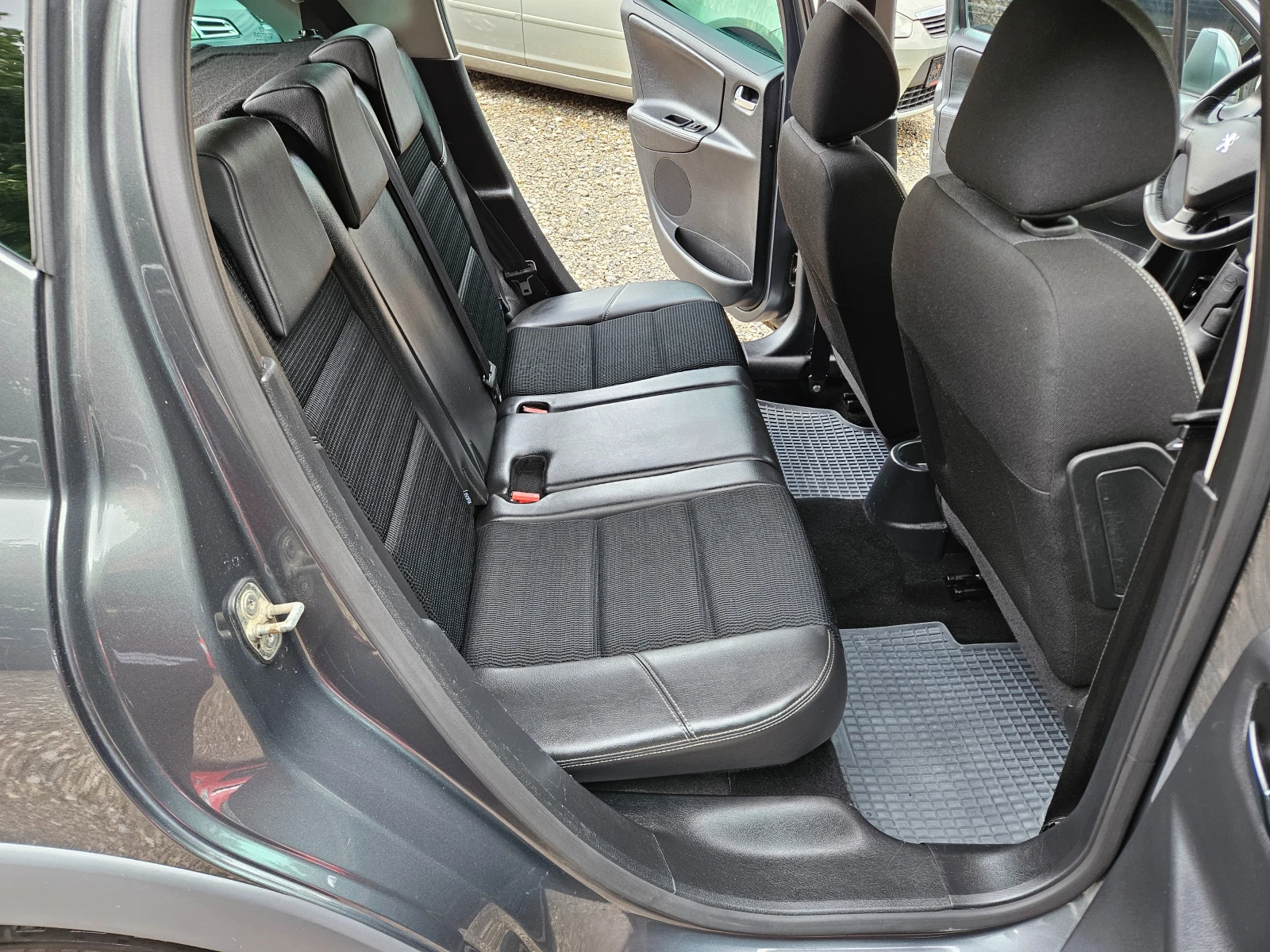 Peugeot 207 1.6HDI 95кс. Facelift, снимка 11 - Автомобили и джипове - 54525737