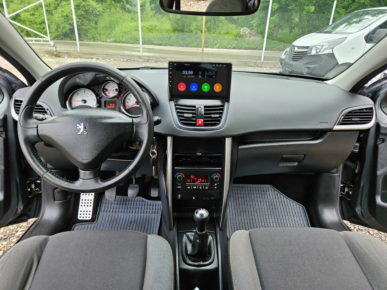 Peugeot 207 1.6HDI 95кс. Facelift, снимка 16 - Автомобили и джипове - 54525737