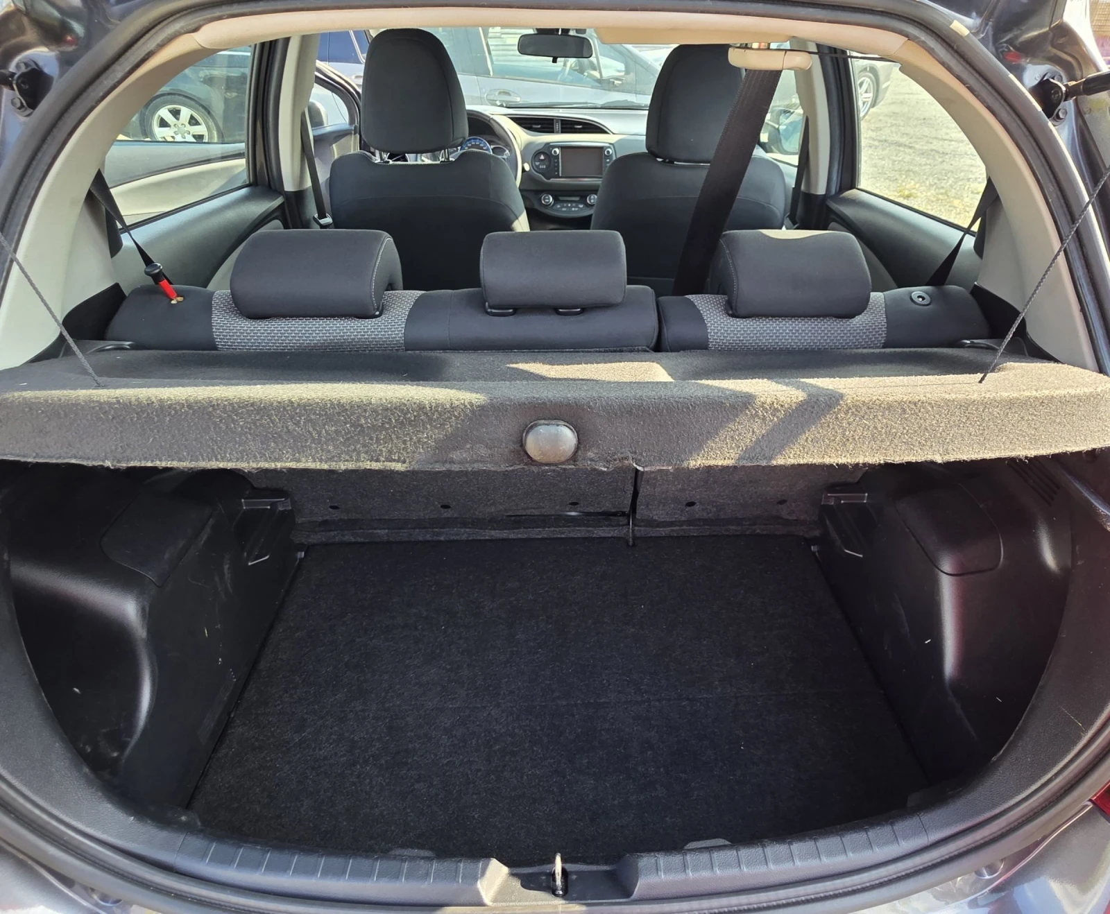Toyota Yaris 1.5 Hybrid , снимка 12 - Автомобили и джипове - 55408511
