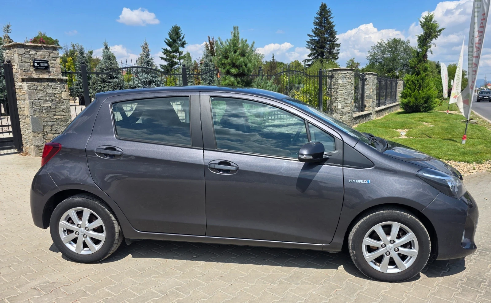 Toyota Yaris 1.5 Hybrid , снимка 4 - Автомобили и джипове - 55408511