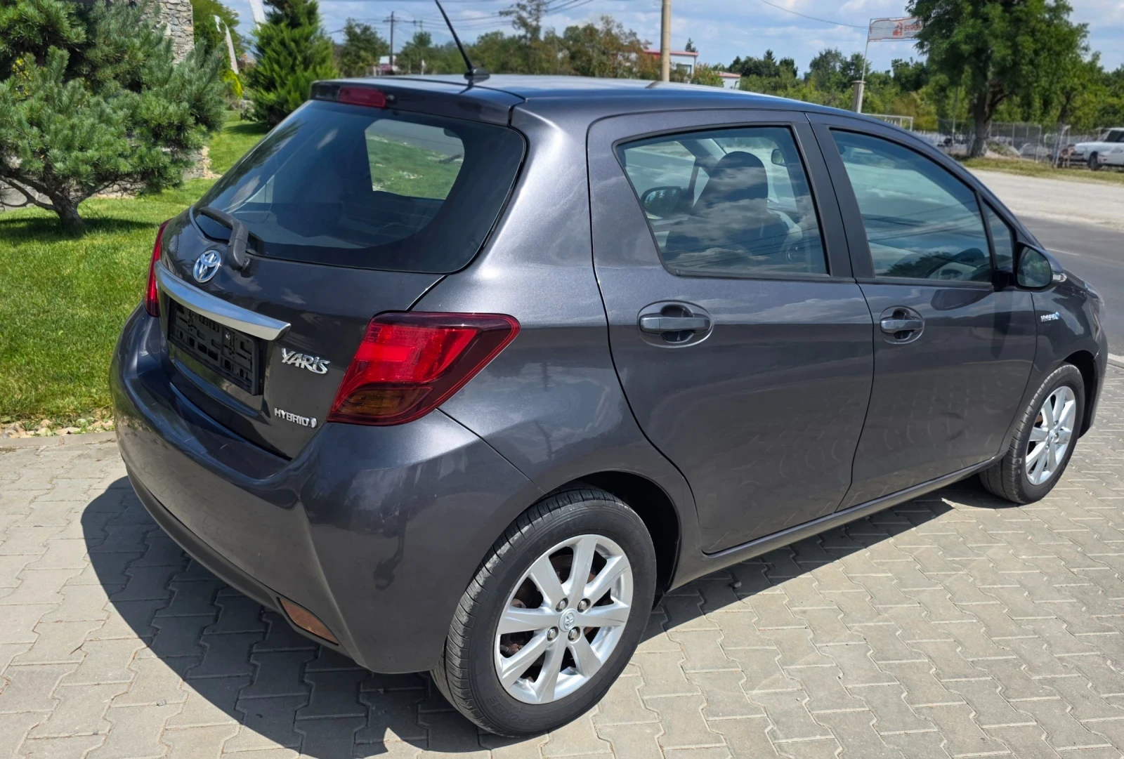Toyota Yaris 1.5 Hybrid , снимка 5 - Автомобили и джипове - 55408511