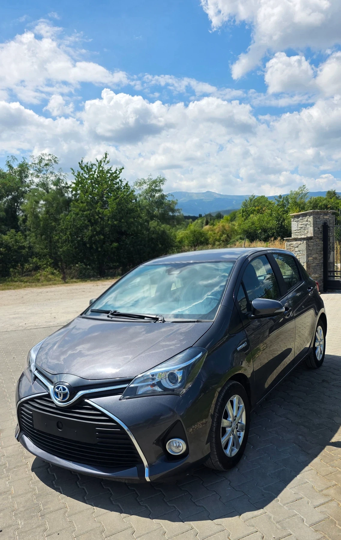 Toyota Yaris 1.5 Hybrid , снимка 9 - Автомобили и джипове - 55408511