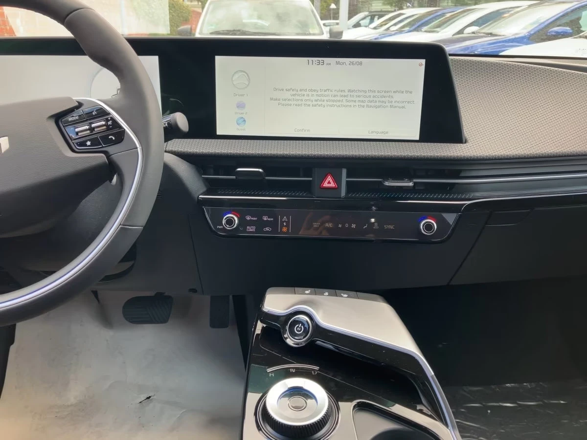 Kia EV6 BUSINESS/325HP/AWD/CAM/H.PUMP/LED/NAVI/CPLAY/605q, снимка 7 - Автомобили и джипове - 55693743