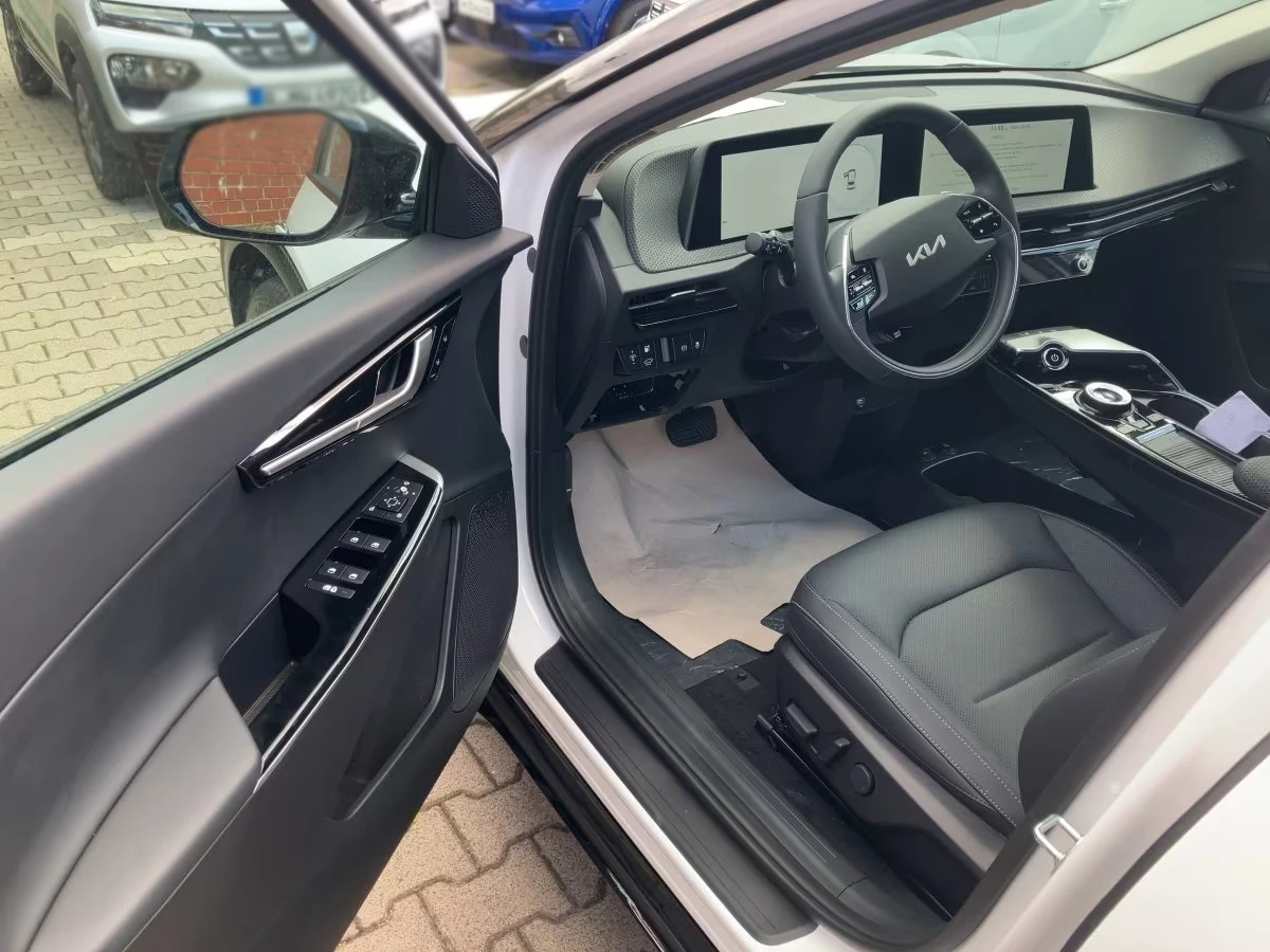 Kia EV6 BUSINESS/325HP/AWD/CAM/H.PUMP/LED/NAVI/CPLAY/605q, снимка 5 - Автомобили и джипове - 55693743