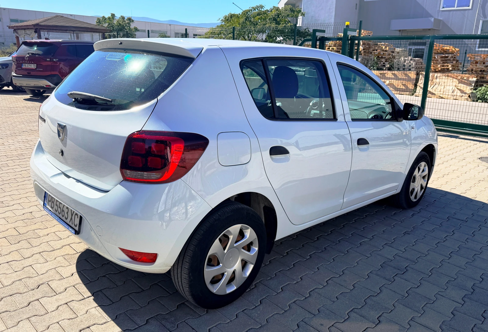 Dacia Sandero 1.5 DCI, снимка 3 - Автомобили и джипове - 56335796