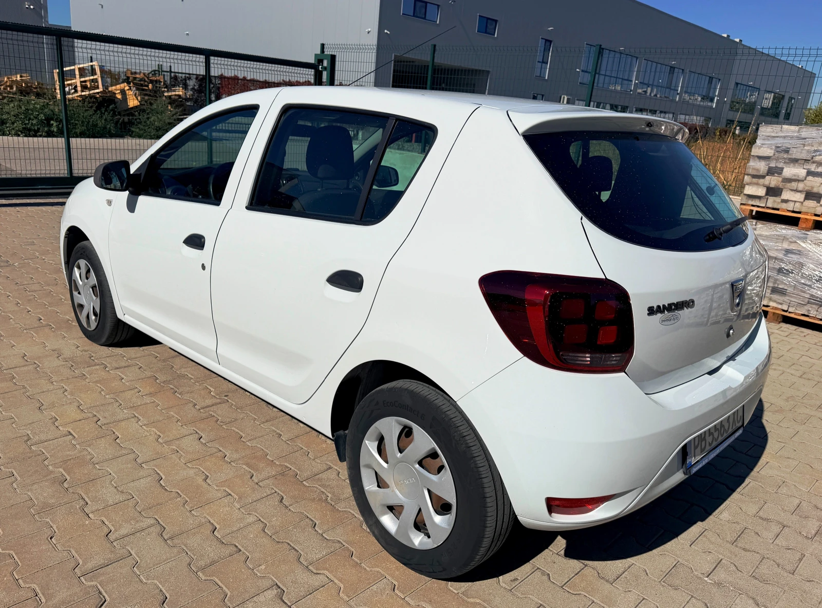 Dacia Sandero 1.5 DCI, снимка 4 - Автомобили и джипове - 56335796