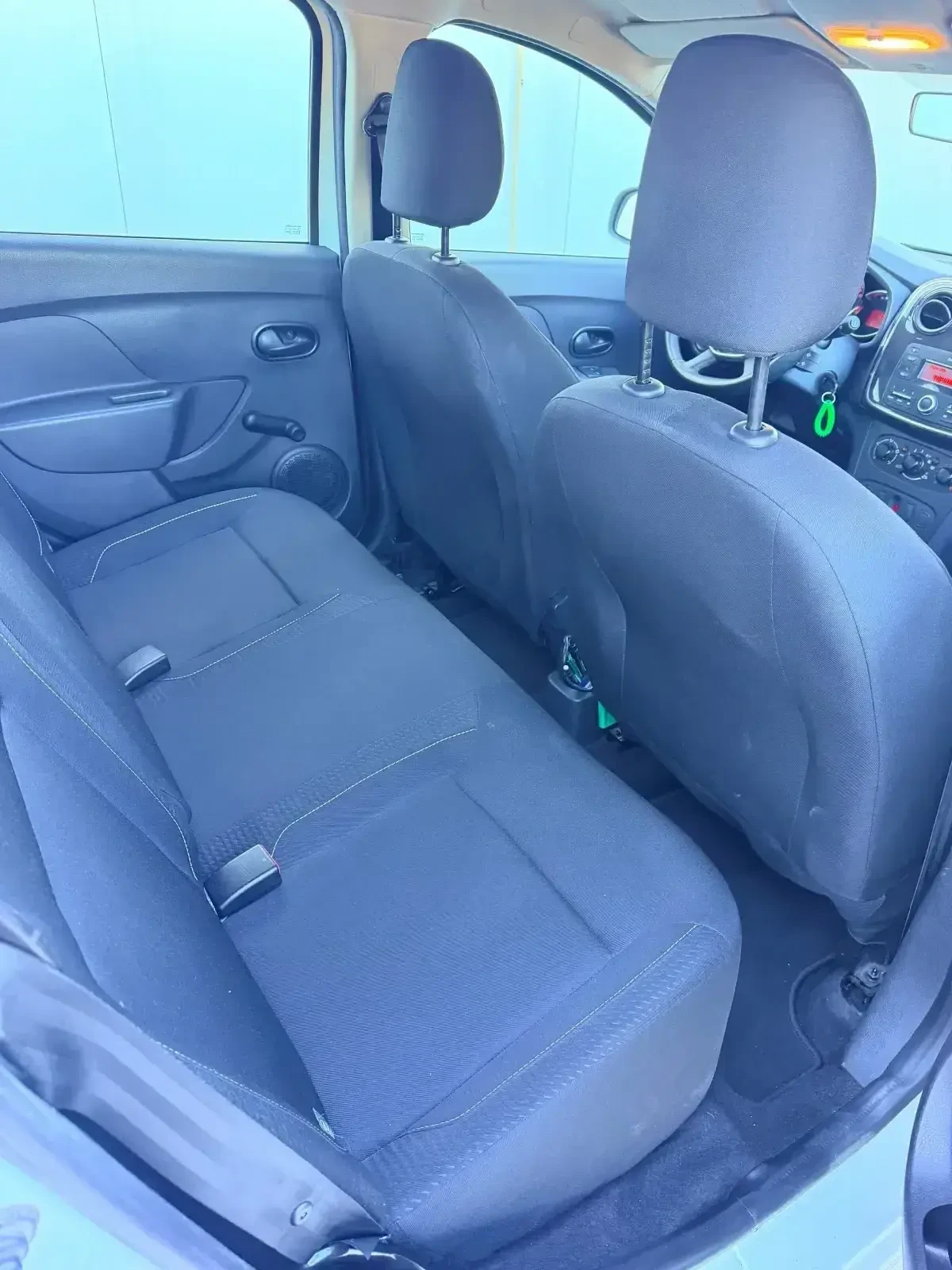 Dacia Sandero 1.5 DCI, снимка 7 - Автомобили и джипове - 56335796