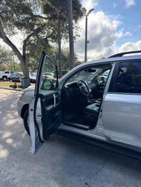 Toyota Land cruiser 5.7 V8 * * ЧЕРЕН САЛОН * * FACE * * CARFAX * *  - 49999 € / 97789.54 лв. - 16679376 10