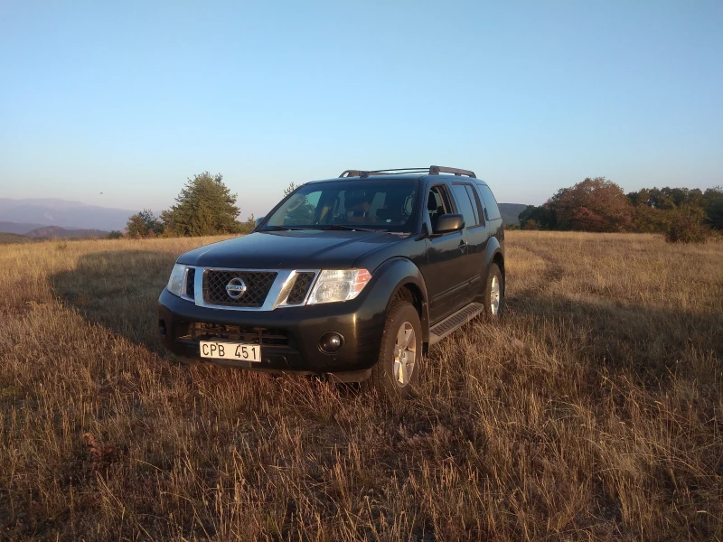 Nissan Pathfinder, снимка 1 - Автомобили и джипове - 47370767