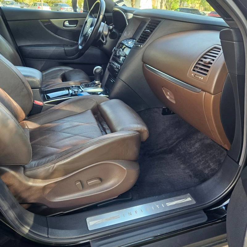 Infiniti QX70 3, 7 AWD-SPORT Швейцария, снимка 9 - Автомобили и джипове - 52122483