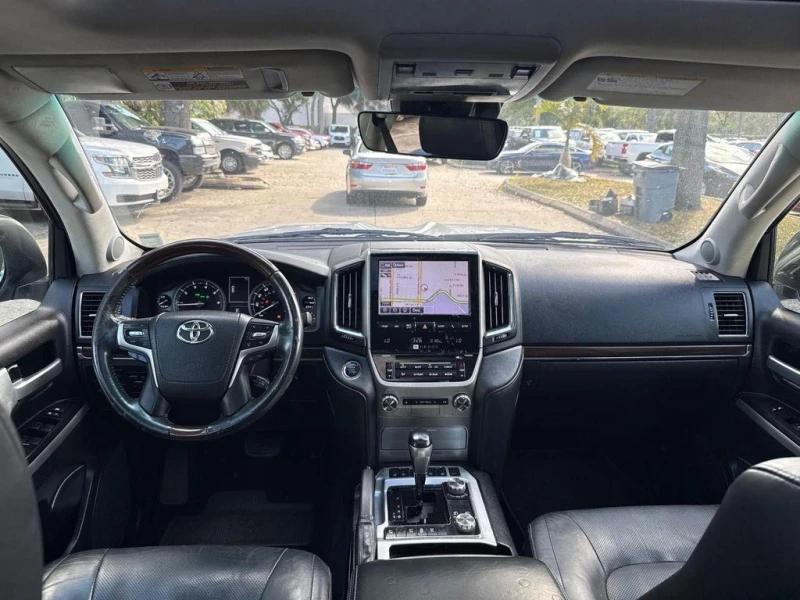 Toyota Land cruiser 5.7 V8 * * ЧЕРЕН САЛОН * * FACE * * CARFAX * * , снимка 12 - Автомобили и джипове - 53421823