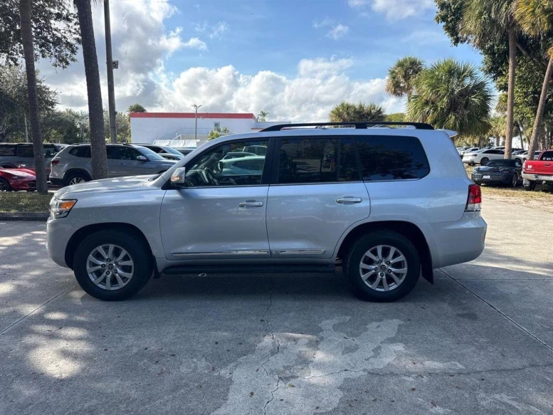 Toyota Land cruiser 5.7 V8 * * ЧЕРЕН САЛОН * * FACE * * CARFAX * * , снимка 8 - Автомобили и джипове - 53421823