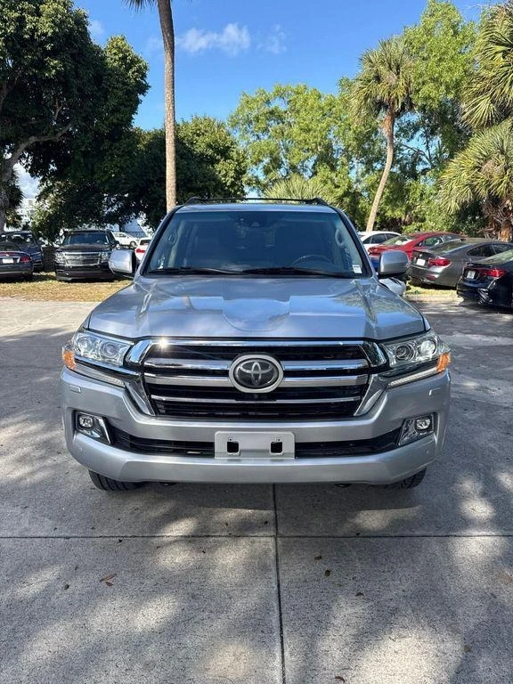 Toyota Land cruiser 5.7 V8 * * ЧЕРЕН САЛОН * * FACE * * CARFAX * *  - изображение 2