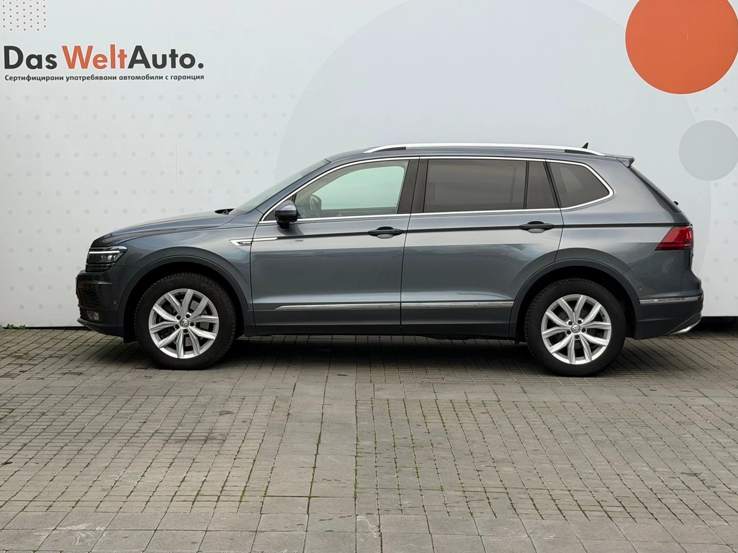 VW Tiguan LWB Highline 2.0TDI 4MOTION BMT, снимка 2 - Автомобили и джипове - 53322449
