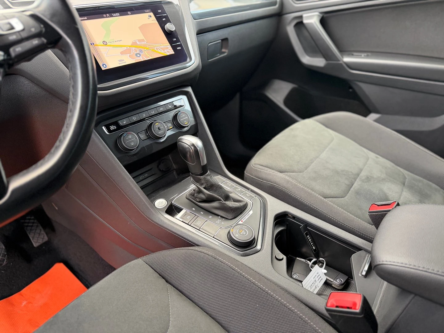 VW Tiguan LWB Highline 2.0TDI 4MOTION BMT, снимка 13 - Автомобили и джипове - 53322449