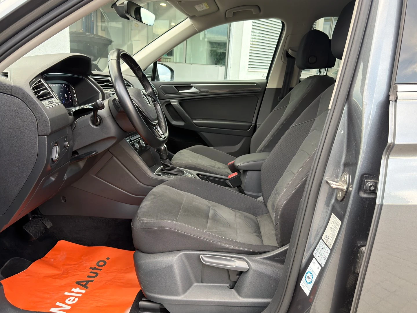 VW Tiguan LWB Highline 2.0TDI 4MOTION BMT, снимка 5 - Автомобили и джипове - 53322449