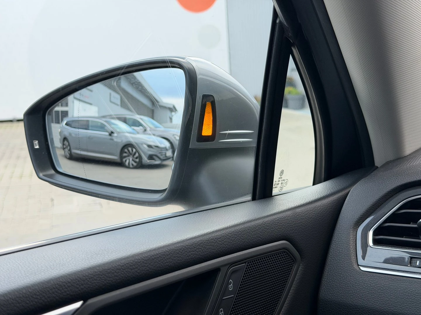 VW Tiguan LWB Highline 2.0TDI 4MOTION BMT, снимка 14 - Автомобили и джипове - 53322449