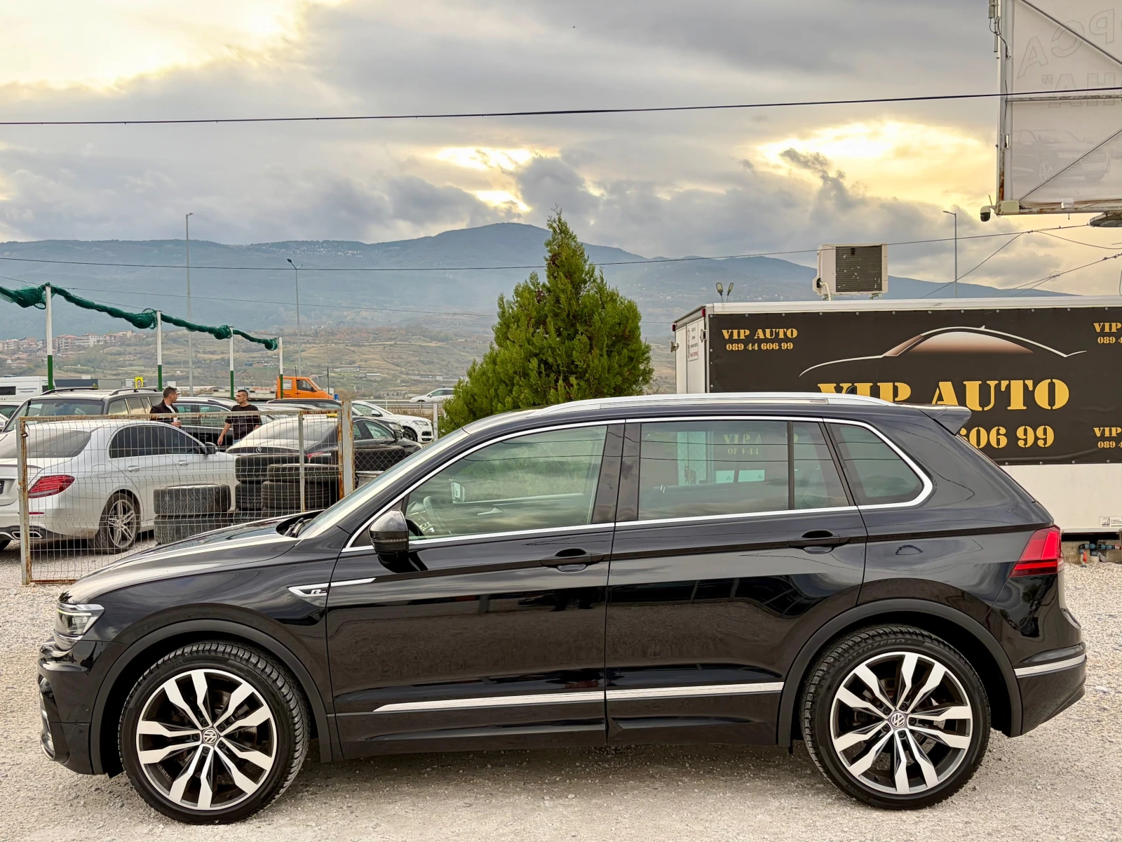 VW Tiguan R-LINE 4MOTION DSG FULL MAX | Mobile.bg   8