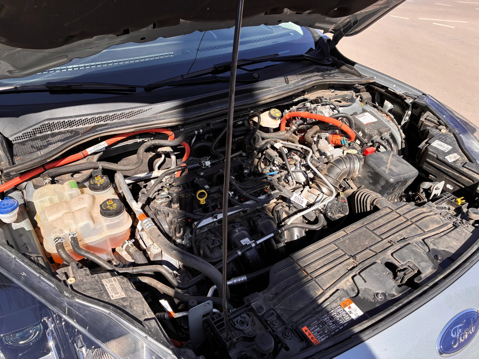 Ford Kuga 2.5 190 Хибрид Aвтомат TITANIUM, снимка 11 - Автомобили и джипове - 54044023