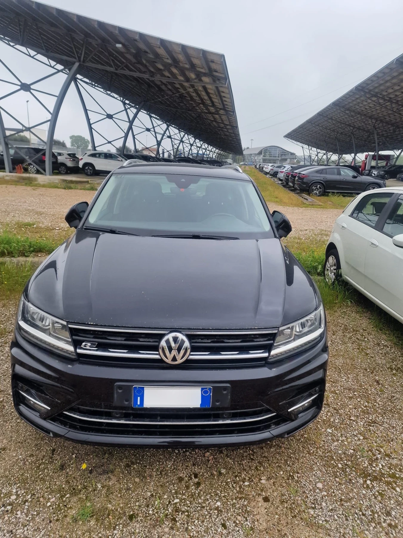 VW Tiguan 1.6 TDI SCR Sport BlueMotion, снимка 3 - Автомобили и джипове - 54227236
