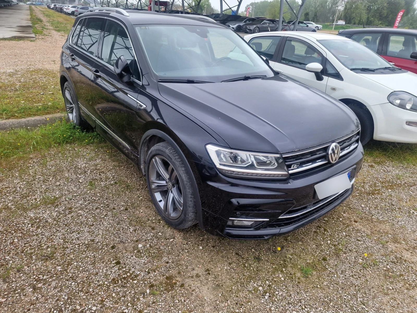 VW Tiguan 1.6 TDI SCR Sport BlueMotion, снимка 2 - Автомобили и джипове - 54227236