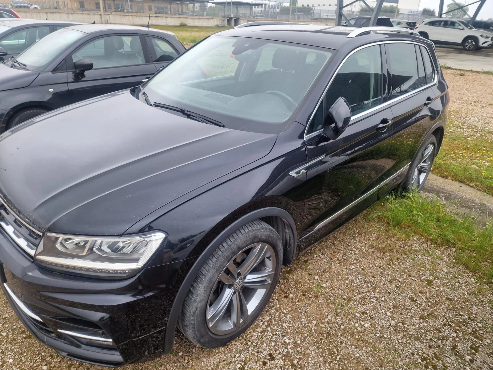 VW Tiguan 1.6 TDI SCR Sport BlueMotion, снимка 4 - Автомобили и джипове - 54227236