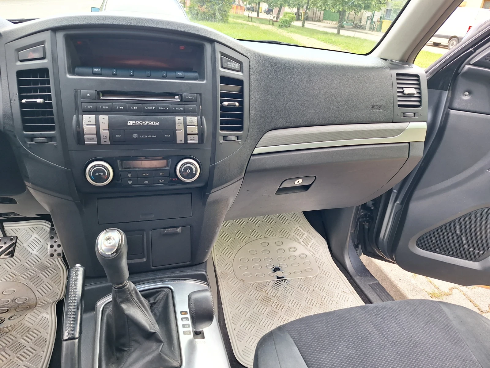 Mitsubishi Pajero, снимка 12 - Автомобили и джипове - 54557227