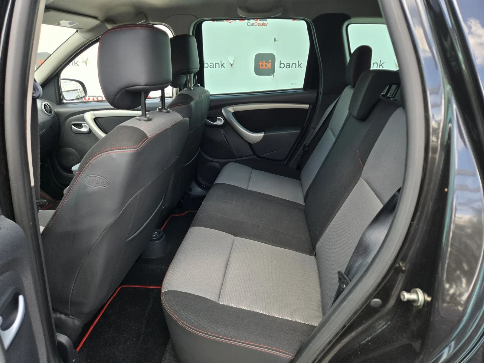 Dacia Duster 1.6i-105кс= ФАБРИЧНА ГАЗ= КЛИМАТИК= EURO 5B, снимка 9 - Автомобили и джипове - 54891841