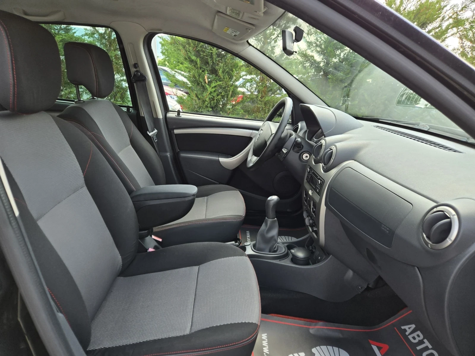 Dacia Duster 1.6i-105кс= ФАБРИЧНА ГАЗ= КЛИМАТИК= EURO 5B, снимка 15 - Автомобили и джипове - 54891841