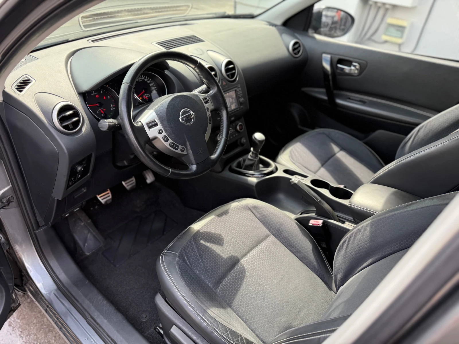 Nissan Qashqai 1.5Dci 6+ 1 панорама 360, снимка 7 - Автомобили и джипове - 56108186