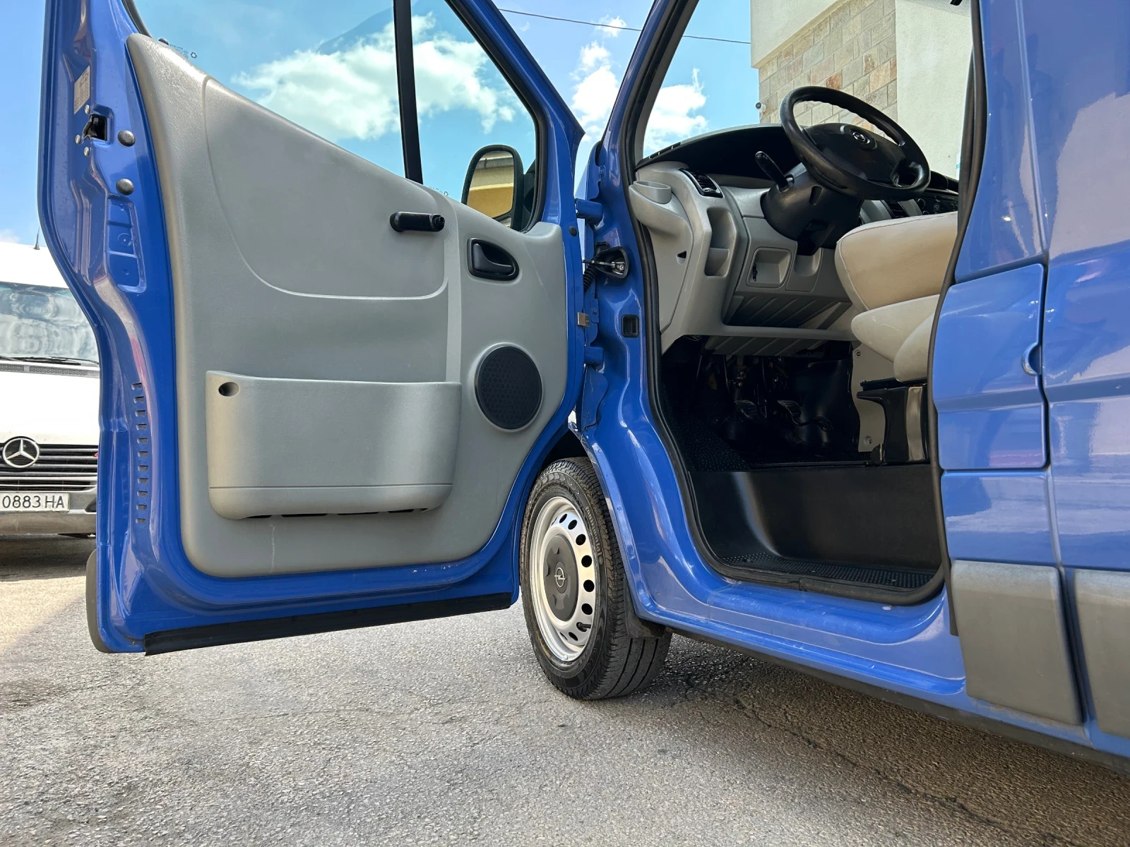 Opel Vivaro 1.9CDTI КЛИМАТИК - изображение 9