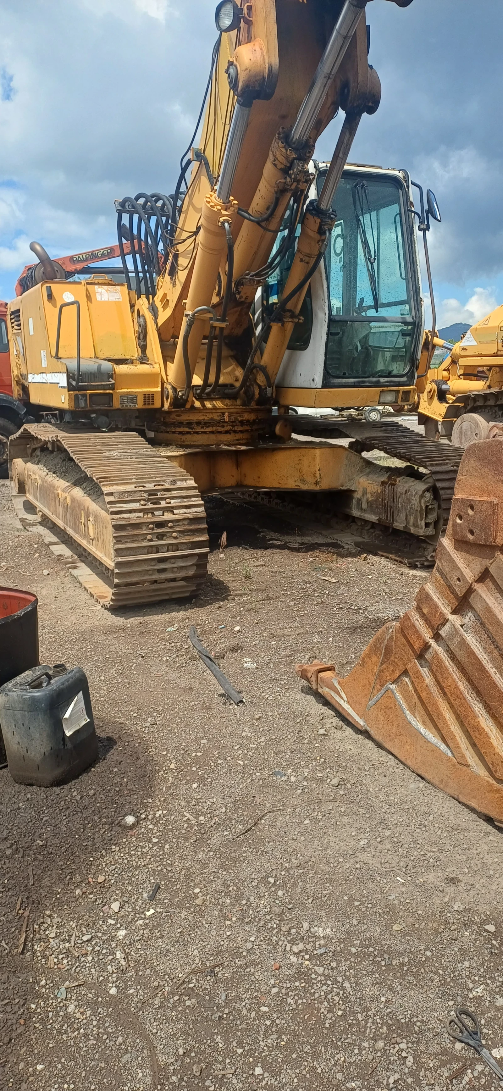 Багер Liebherr 932, снимка 4 - Индустриална техника - 55033804