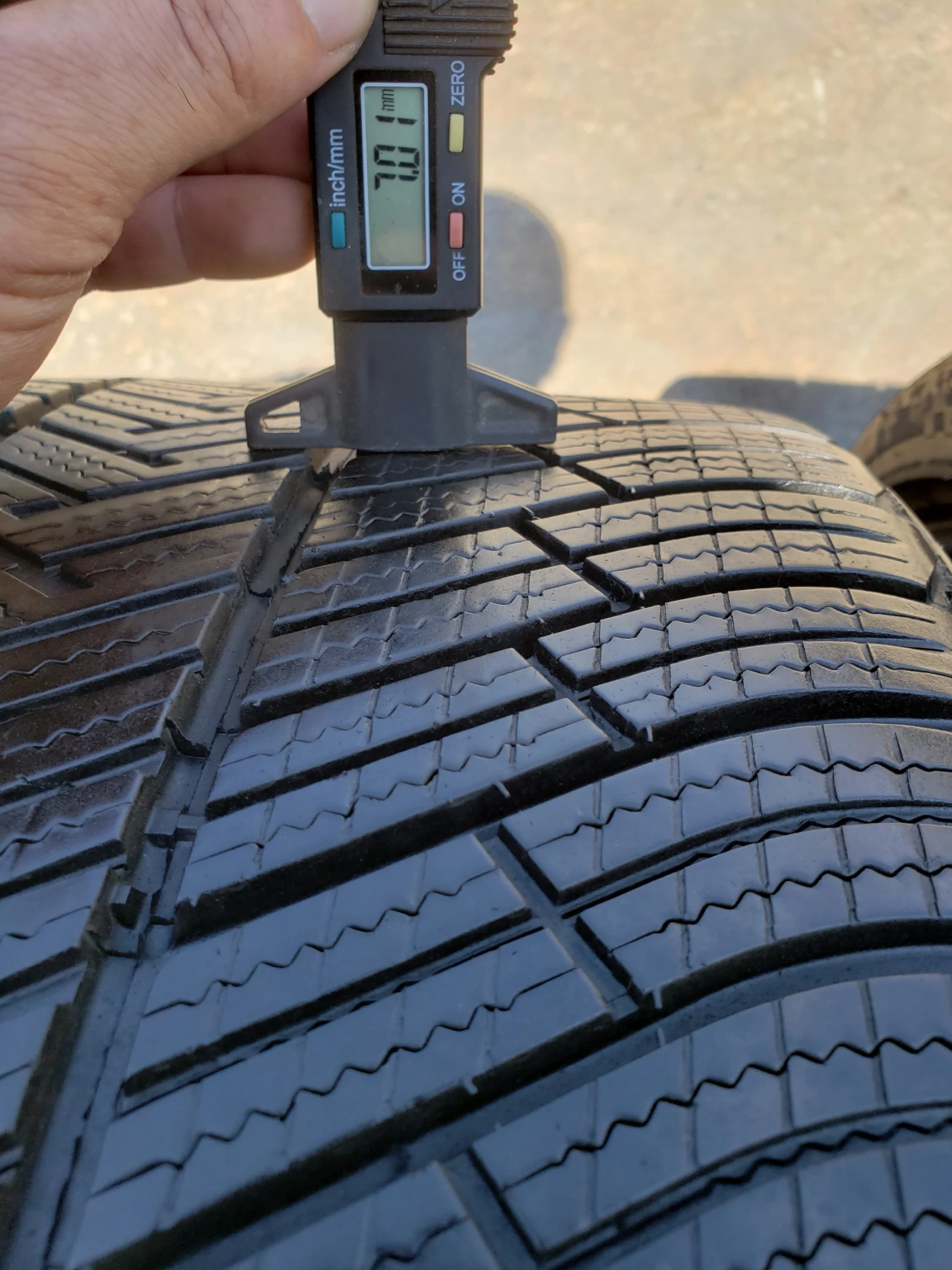 Гуми Зимни 295/30R20, снимка 9 - Гуми и джанти - 55951094
