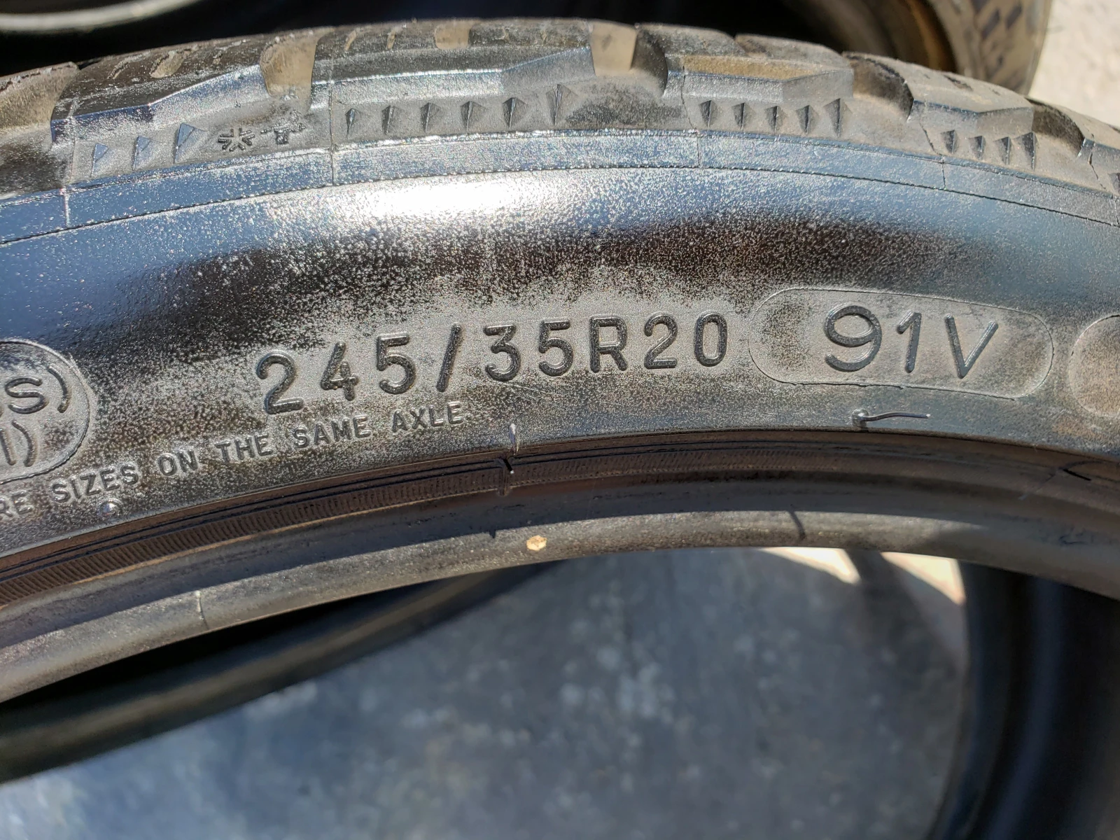 Гуми Зимни 295/30R20, снимка 7 - Гуми и джанти - 55951094