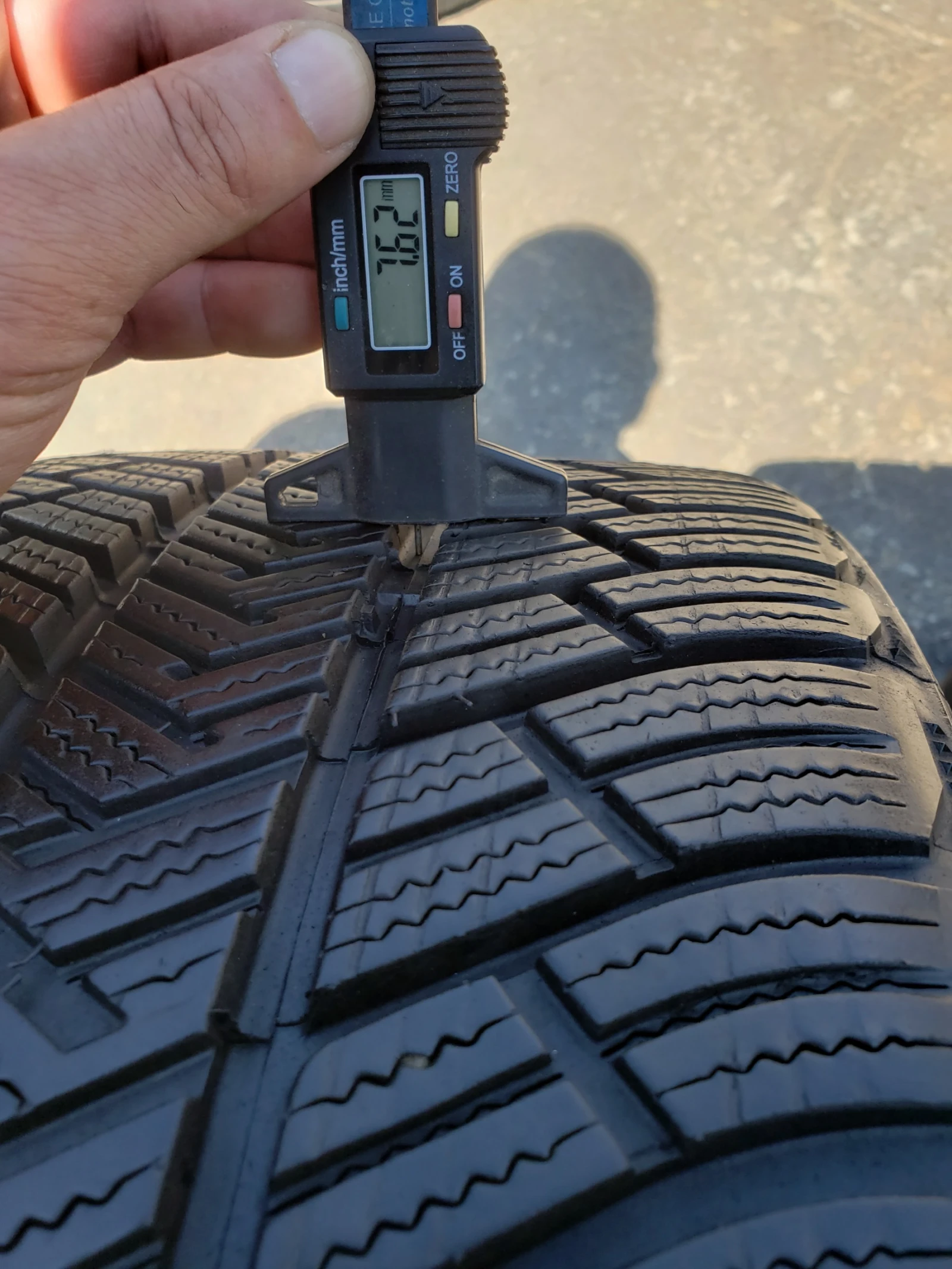 Гуми Зимни 295/30R20, снимка 8 - Гуми и джанти - 55951094