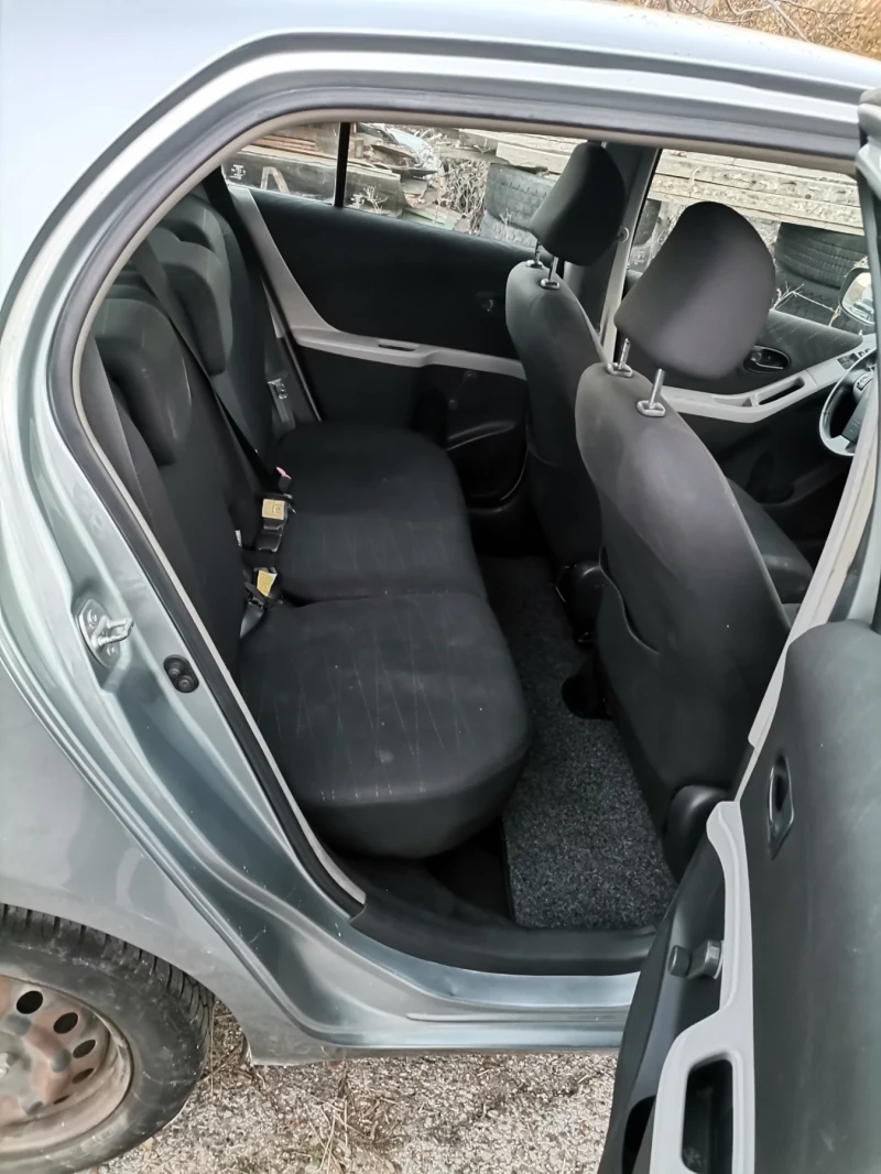 Toyota Yaris 1.0vvt, снимка 11 - Автомобили и джипове - 47475976