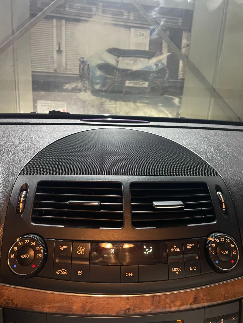 Mercedes-Benz E 320, снимка 9 - Автомобили и джипове - 52597001