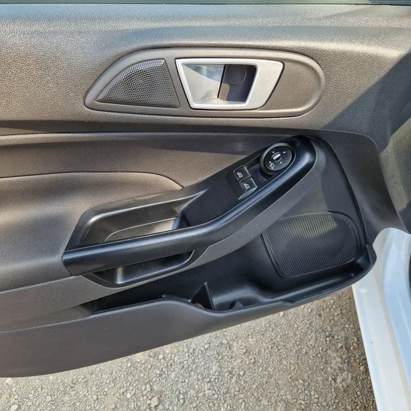 Ford Fiesta 1.4i LPG, снимка 7 - Автомобили и джипове - 50631657