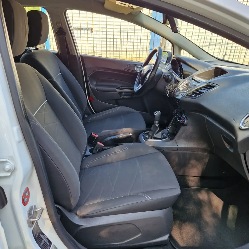 Ford Fiesta 1.4i LPG, снимка 12 - Автомобили и джипове - 50631657