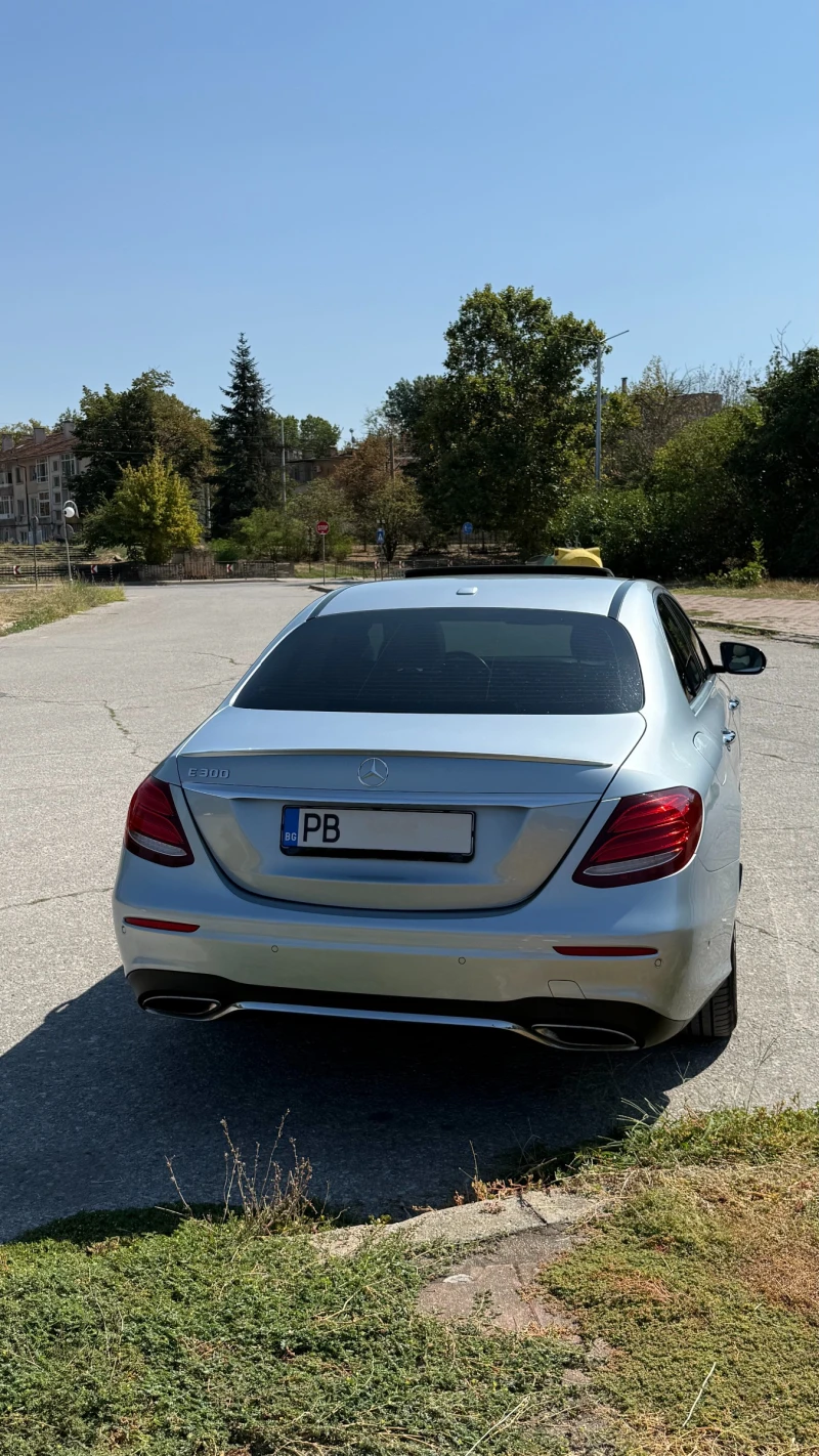 Mercedes-Benz E 300, снимка 2 - Автомобили и джипове - 52418948