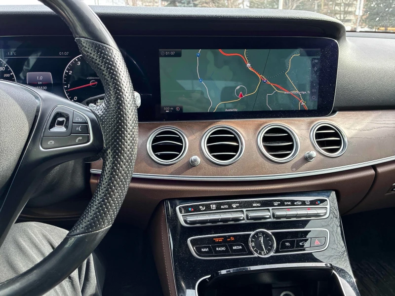 Mercedes-Benz E 400 CARFAX, снимка 9 - Автомобили и джипове - 53483079