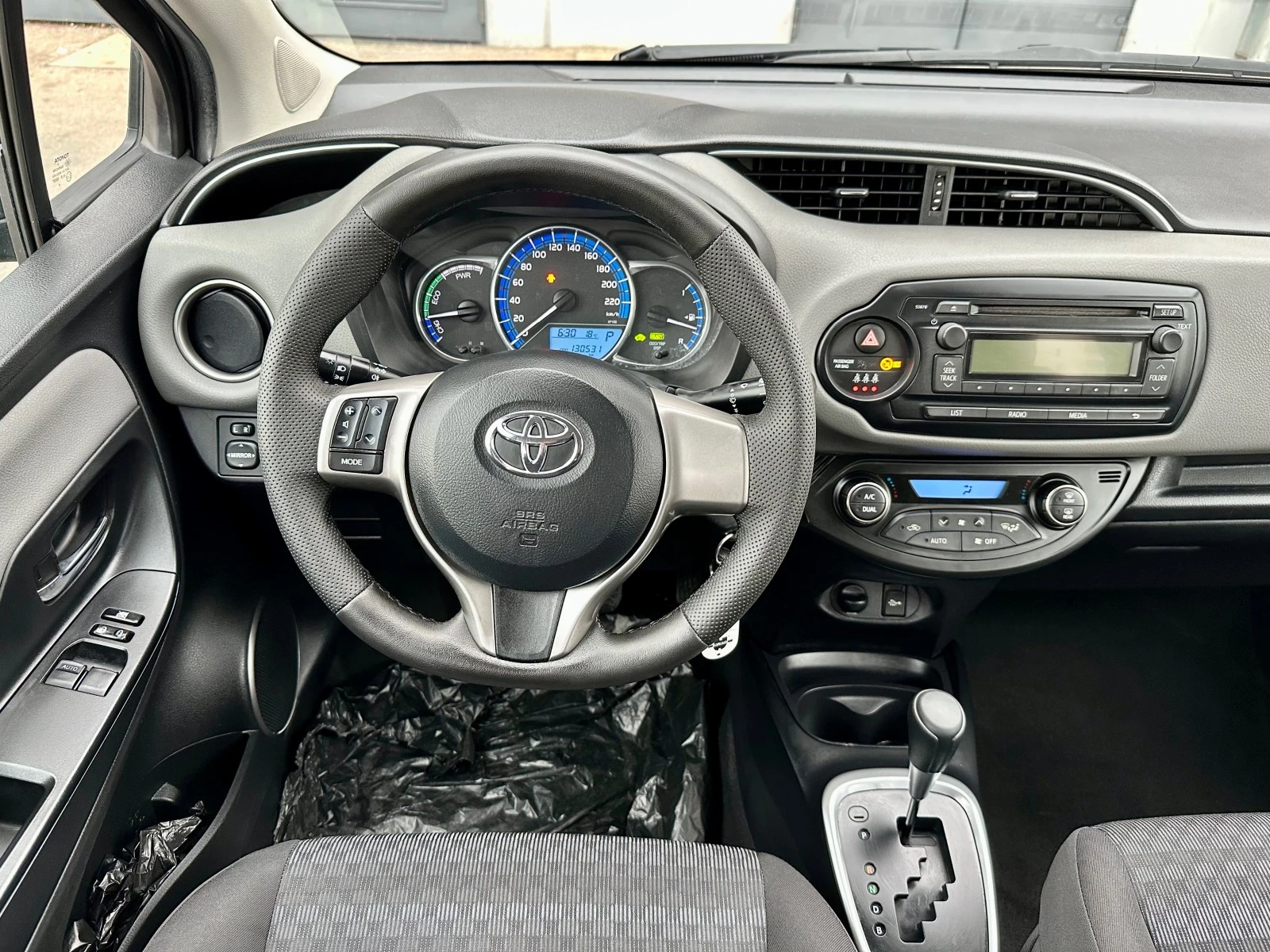 Toyota Yaris 1.5 I HYBRID - изображение 10