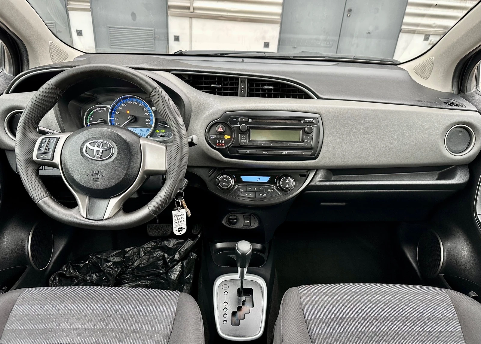 Toyota Yaris 1.5 I HYBRID - изображение 8