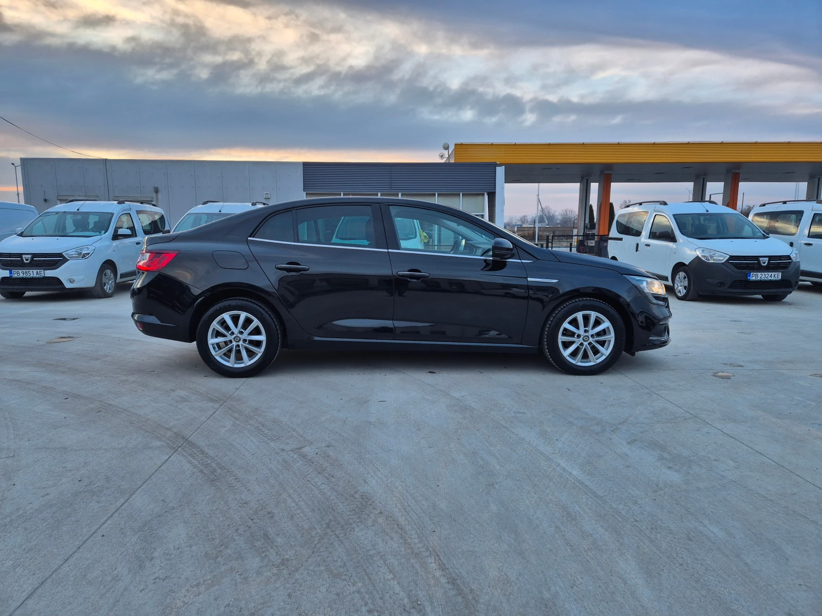 Renault Megane SEDAN INTENS 1.5 DCI M/T - изображение 6